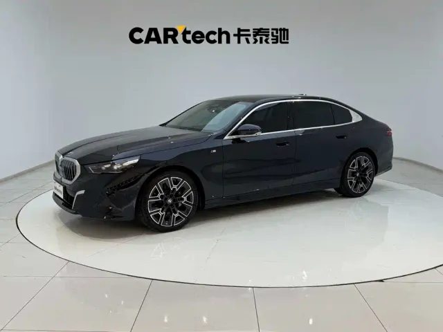 Фотография автомобиля — BMW 5 Series
