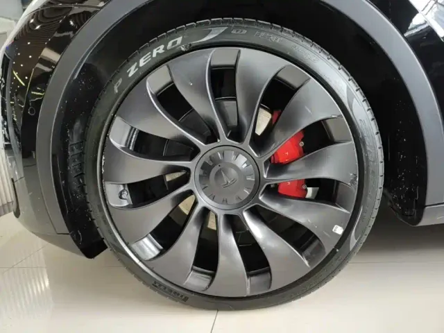 Tesla Model Y — Фото автомобиля 22