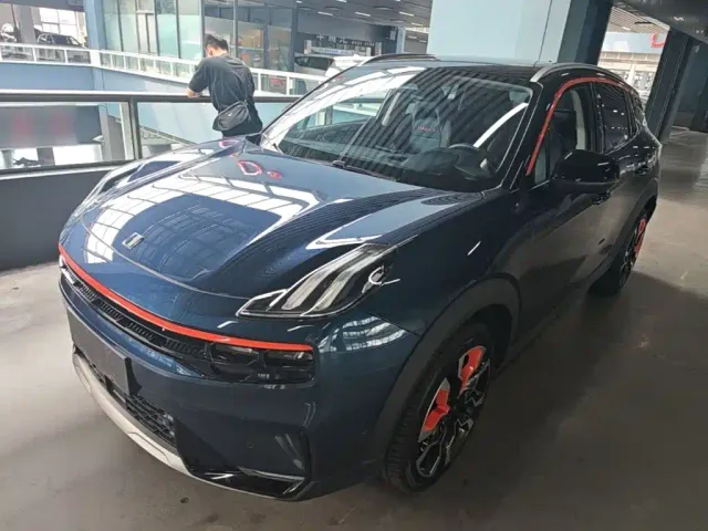 Фотография автомобиля — Lynk & Co 06