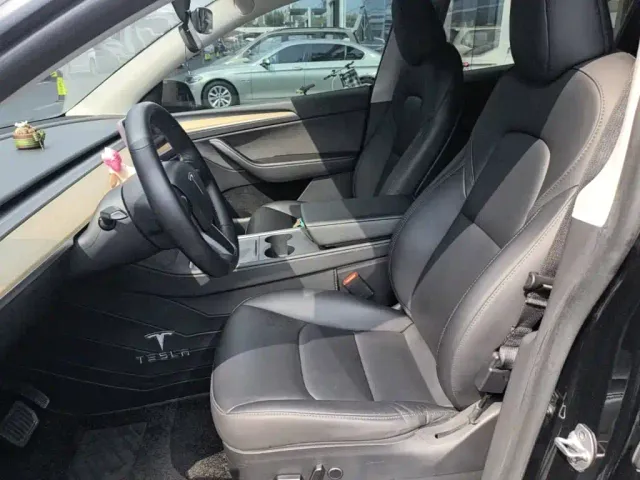 Tesla Model Y — Фото автомобиля 14