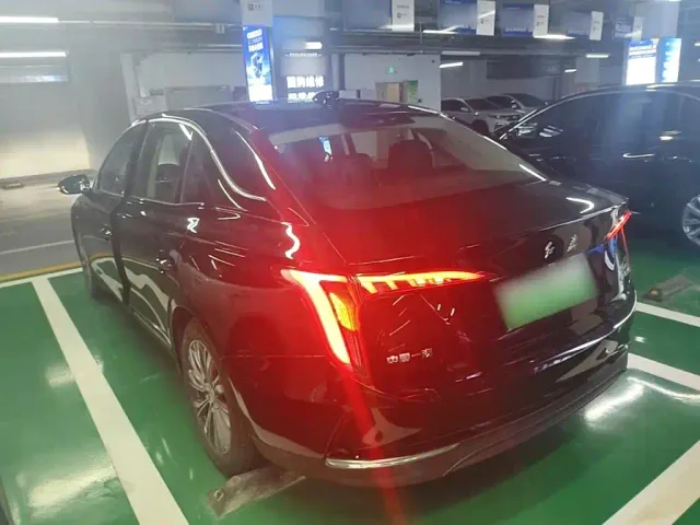 Hongqi E-QM5 — Фото автомобиля 4