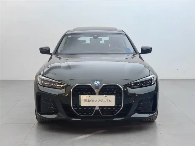 BMW i4 — Фото автомобиля 2
