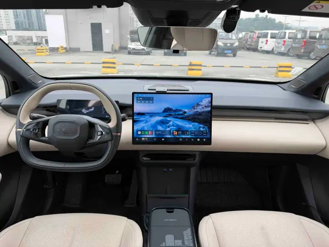 Lynk & Co Z20 — Фото автомобиля 10