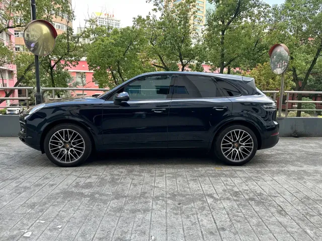 Porsche Cayenne — Фото автомобиля 18