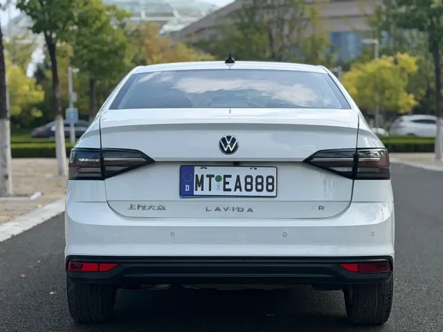Volkswagen Lavida — Фото автомобиля 5