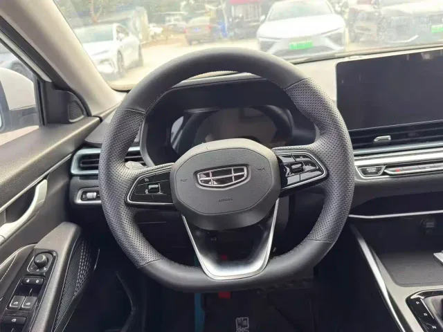 Geely Emgrand — Фото автомобиля 6