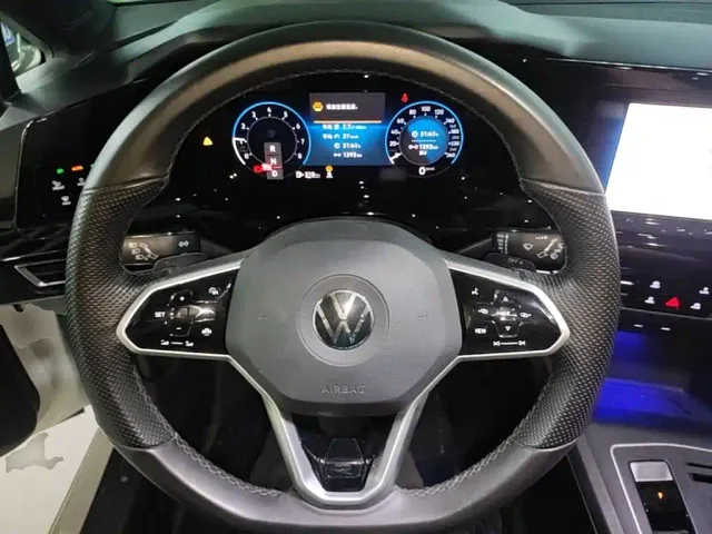 Volkswagen Golf — Фото автомобиля 10