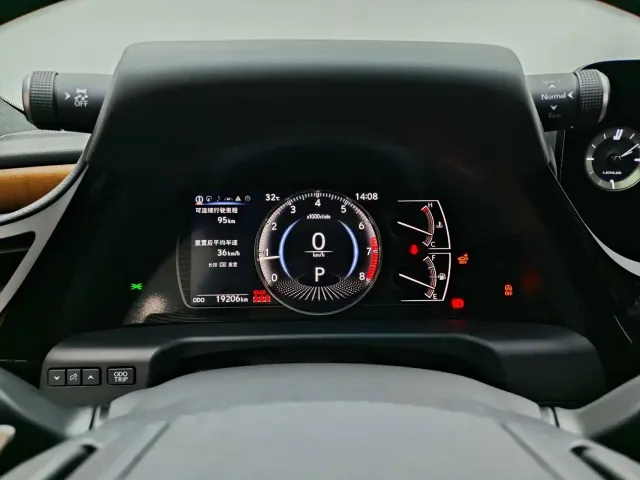 Lexus ES — Фото автомобиля 17