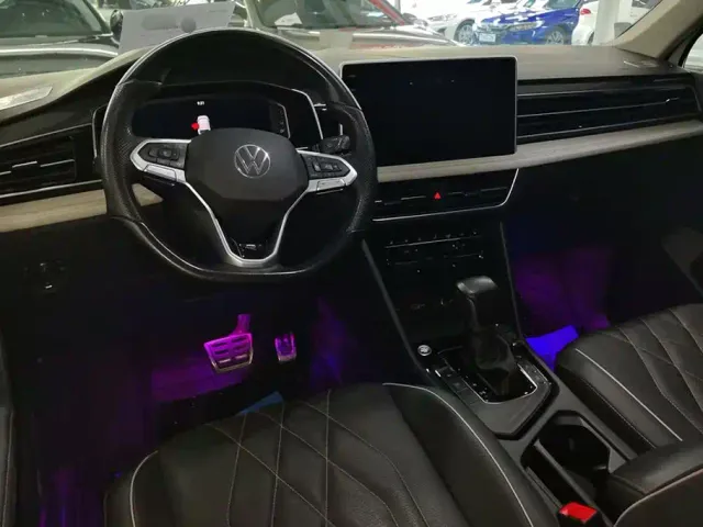 Volkswagen Tiguan L — Фото автомобиля 12