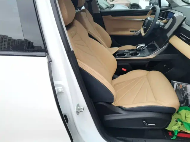 Geely Boyue L — Фото автомобиля 24