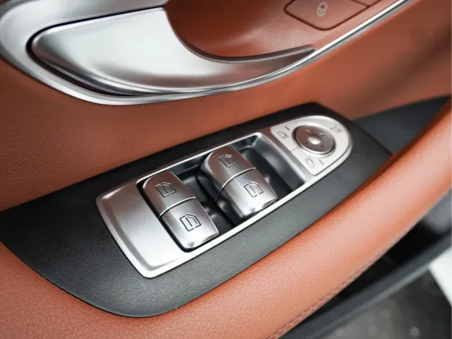 Mercedes-Benz E-Class — Фото автомобиля 8