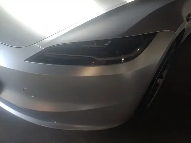Tesla Model 3 — Фото автомобиля 23