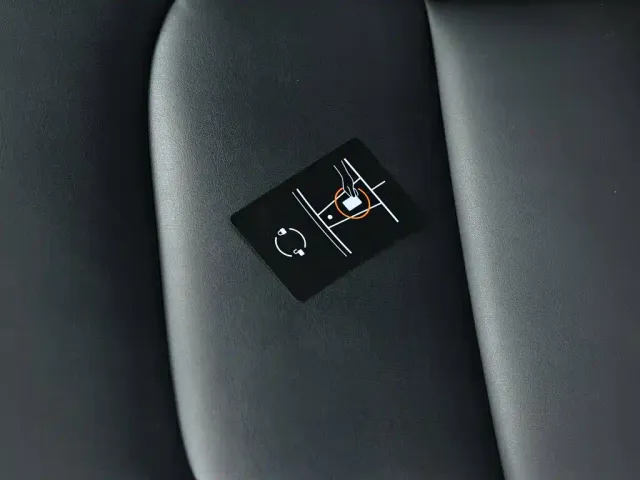 Tesla Model 3 — Фото автомобиля 7