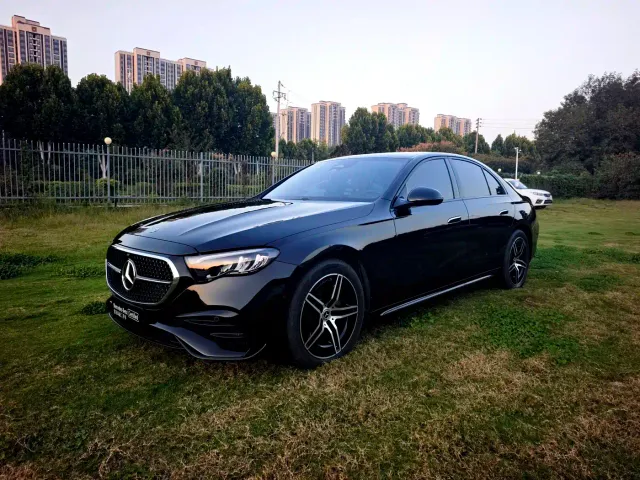 Фотография автомобиля — Mercedes-Benz E-Class