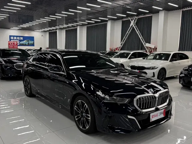 BMW 5 Series — Фото автомобиля 2