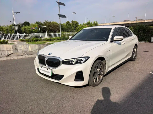 Фотография автомобиля — BMW i3