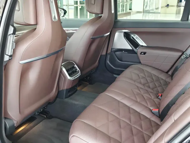 BMW i7 — Фото автомобиля 19