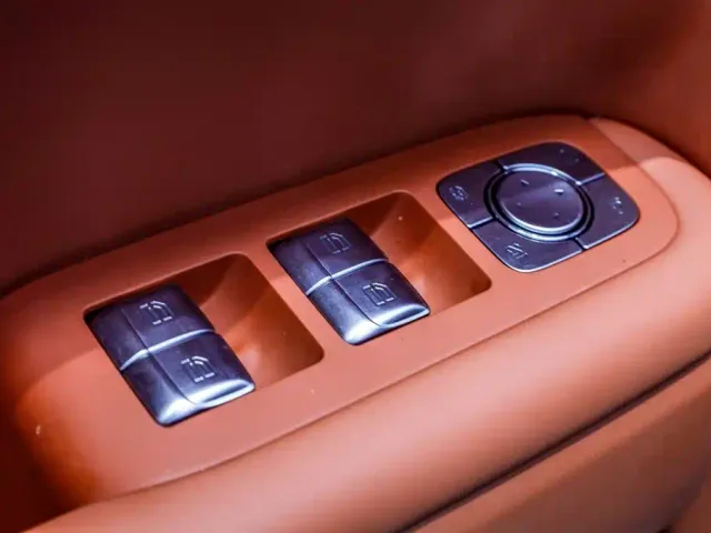 Li Auto L8 — Фото автомобиля 30