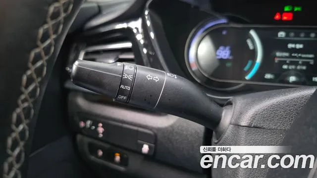 Kia Niro — Фото автомобиля 15