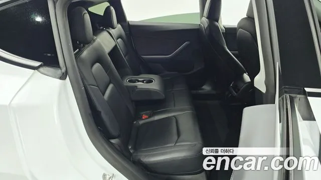 Tesla Model Y — Фото автомобиля 17
