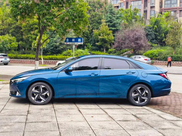 Hyundai Elantra — Фото автомобиля 3