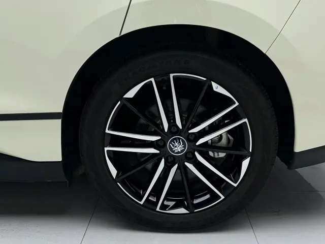 BYD Qin L — Фото автомобиля 18
