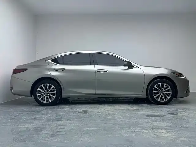 Lexus ES — Фото автомобиля 8