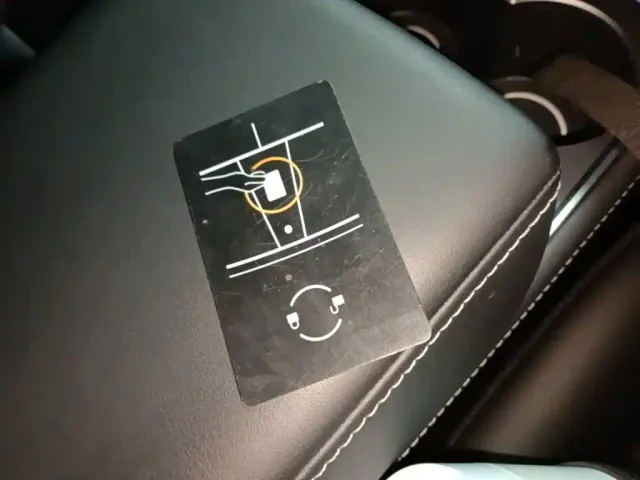 Tesla Model Y — Фото автомобиля 8