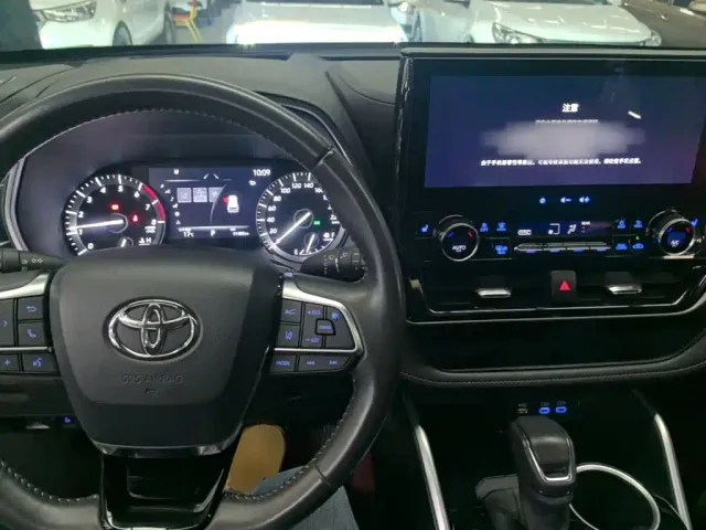 Toyota Highlander — Фото автомобиля 9