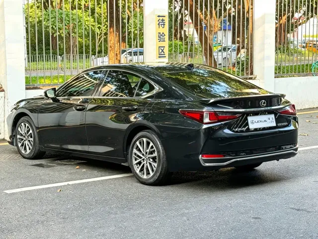 Lexus ES — Фото автомобиля 6