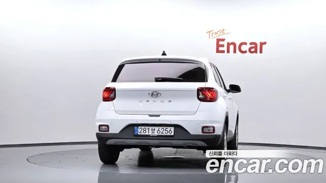 Hyundai Venue — Фото автомобиля 4