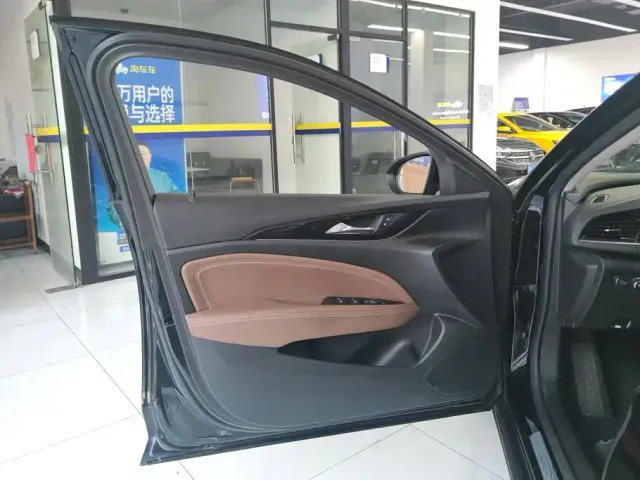 Buick Regal — Фото автомобиля 7