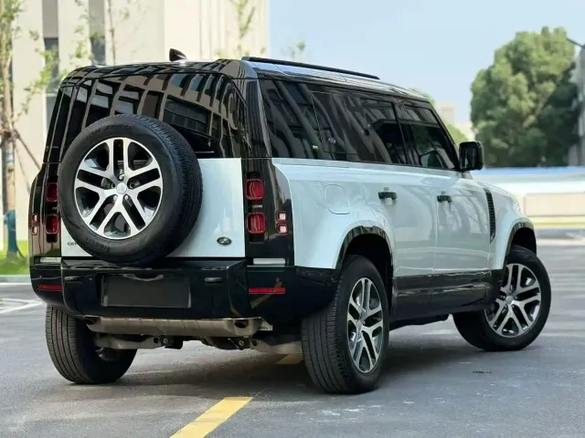 Land Rover Defender — Фото автомобиля 5