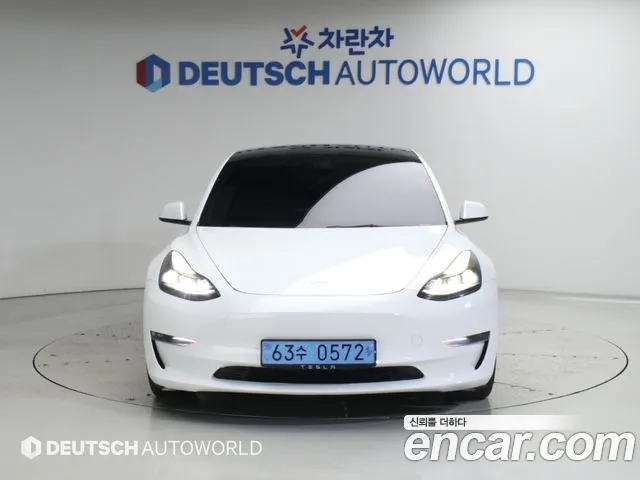 Tesla Model 3 — Фото автомобиля 3