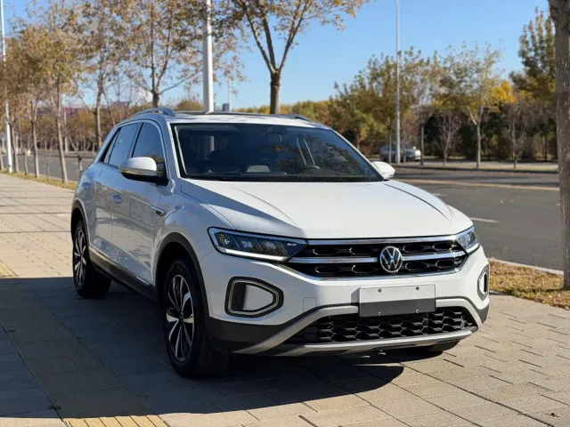Volkswagen T-Roc — Фото автомобиля 3