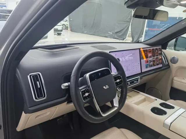 Li Auto L8 — Фото автомобиля 15