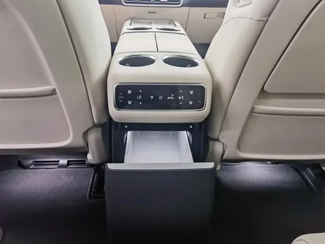 Li Auto L8 — Фото автомобиля 9