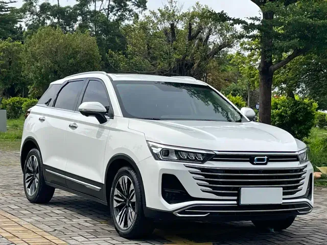 Bestune T77 — Фото автомобиля 4