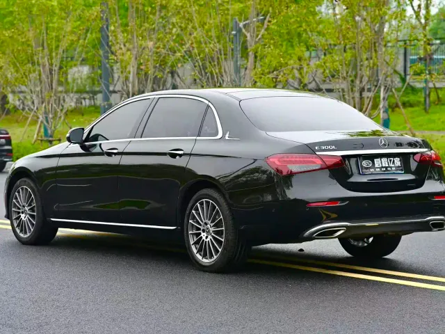Mercedes-Benz E-Class — Фото автомобиля 14