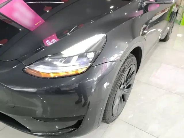 Tesla Model Y — Фото автомобиля 23
