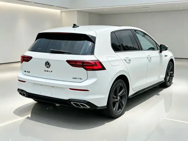 Volkswagen Golf — Фото автомобиля 4