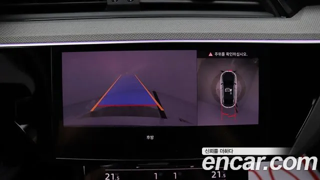 Audi e-tron — Фото автомобиля 12