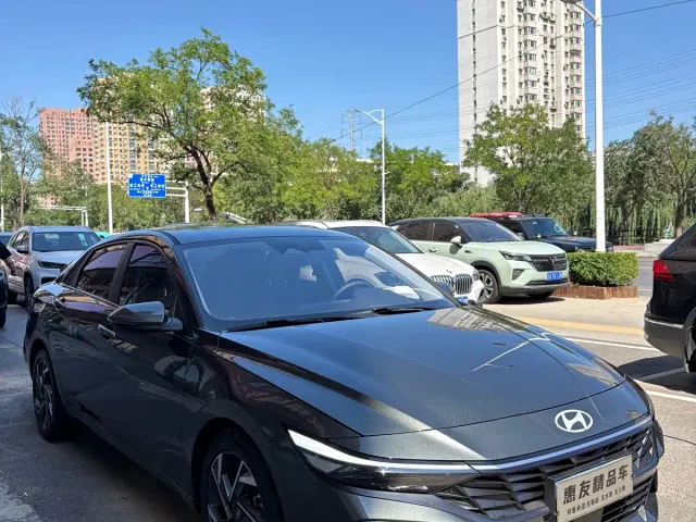 Hyundai Elantra — Фото автомобиля 3