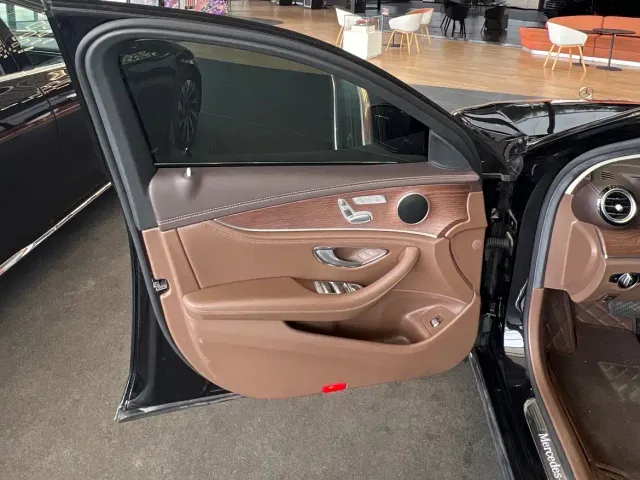 Mercedes-Benz E-Class — Фото автомобиля 8