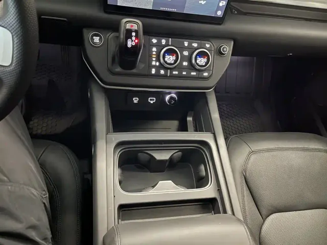 Land Rover Defender — Фото автомобиля 20