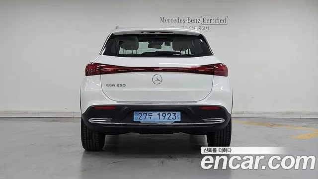 Mercedes-Benz EQA — Фото автомобиля 4