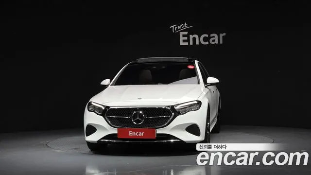 Mercedes-Benz E-Class — Фото автомобиля 3