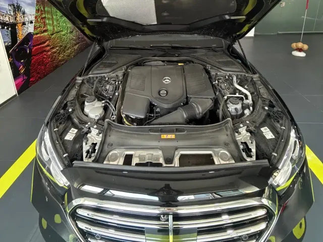 Mercedes-Benz E-Class — Фото автомобиля 11