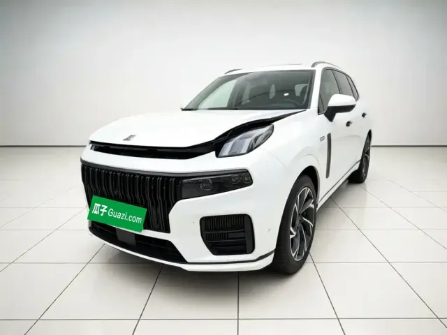 Фотография автомобиля — Lynk & Co 09 EM-P
