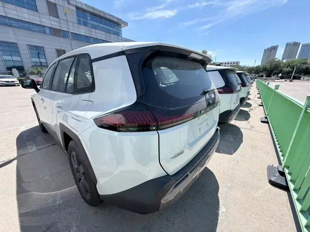 Toyota RAV4 — Фото автомобиля 5